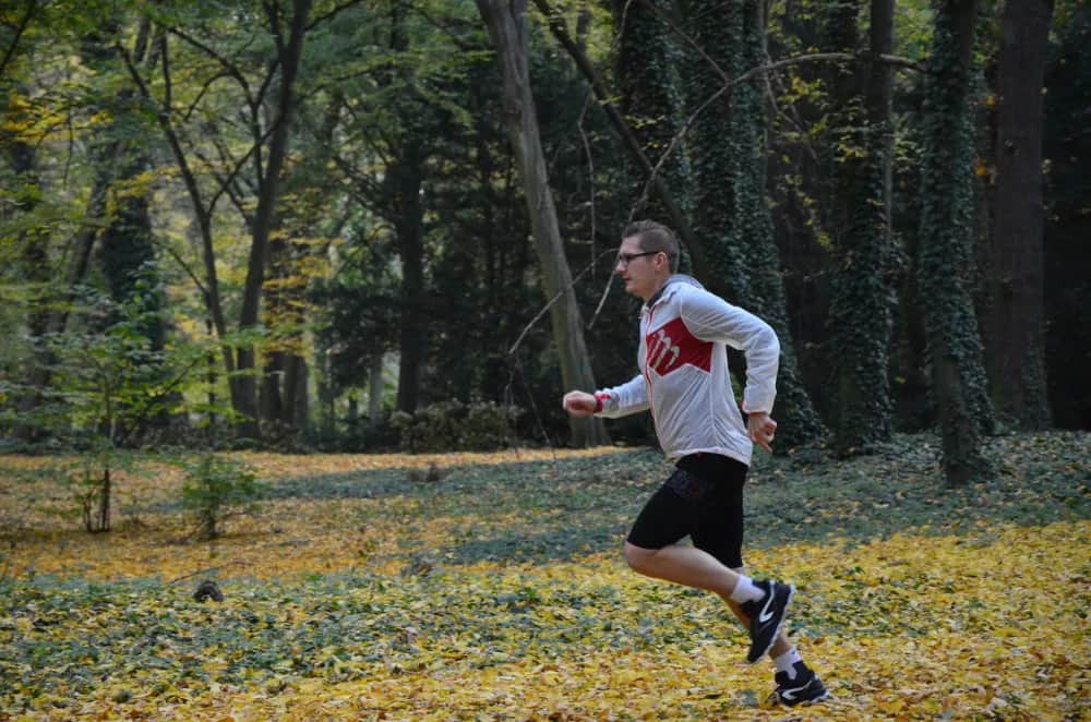 Bieganie na co pomaga: odkryj zaskakujące korzyści dla zdrowia