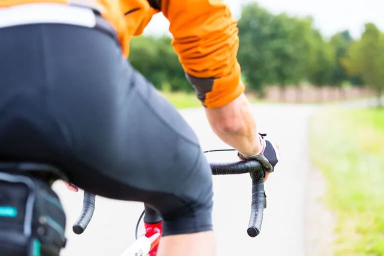 Jak siedzieć na siodełku rowerowym, aby uniknąć dyskomfortu i bólu