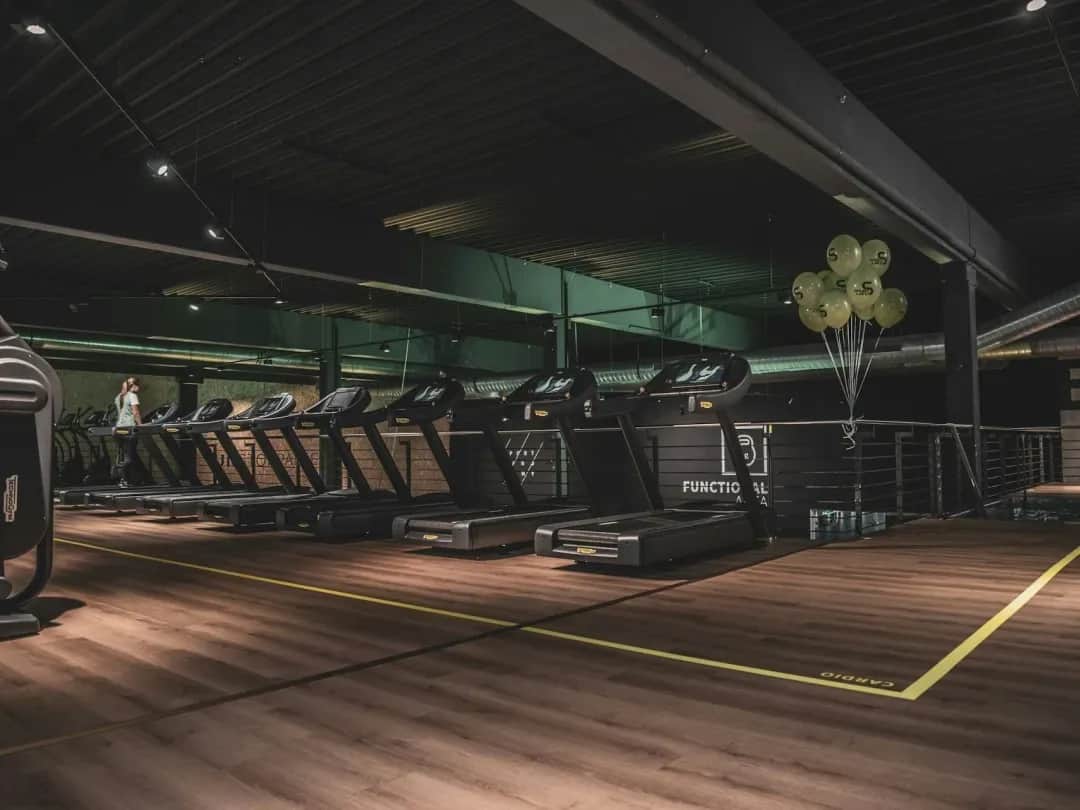 Ile biegać na bieżni, aby schudnąć i uniknąć kontuzji?